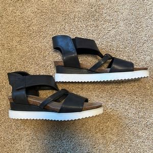 NWOT, Mukluks Wedge Sandals, Size 10
